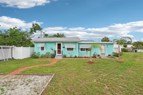 House in Tavares, Florida 2 bedrooms, 87.89 sq.m. № 1686403 - photo 2