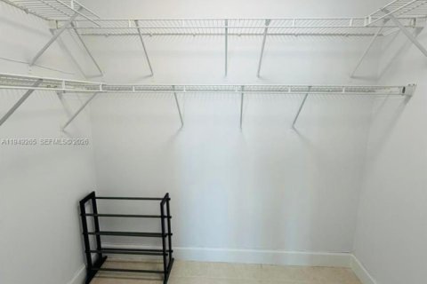 Condominio en alquiler en Coral Gables, Florida, 1 dormitorio, 72.09 m2 № 2005120 - foto 11