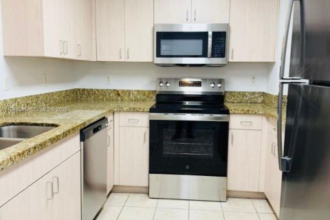 Condominio en alquiler en Coral Gables, Florida, 1 dormitorio, 72.09 m2 № 2005120 - foto 8