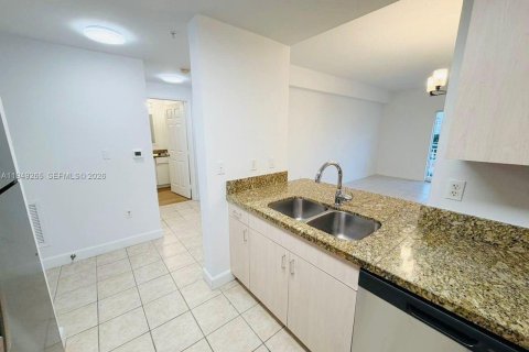 Condominio en alquiler en Coral Gables, Florida, 1 dormitorio, 72.09 m2 № 2005120 - foto 7