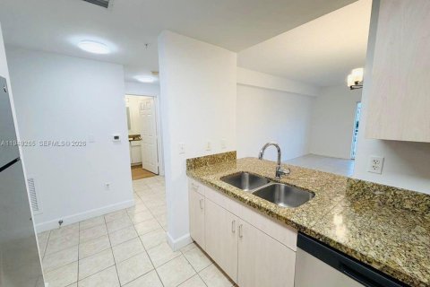 Condominio en alquiler en Coral Gables, Florida, 1 dormitorio, 72.09 m2 № 2005120 - foto 6