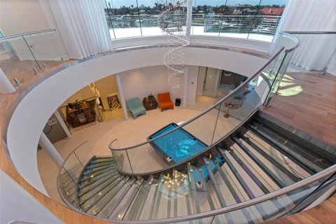 House in Treasure Island, Florida 5 bedrooms, 597.18 sq.m. № 1637705 - photo 28