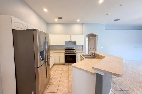 House in Brandon, Florida 3 bedrooms, 180.51 sq.m. № 2201732 - photo 3