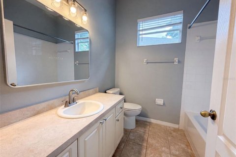 House in Brandon, Florida 3 bedrooms, 180.51 sq.m. № 2201732 - photo 8