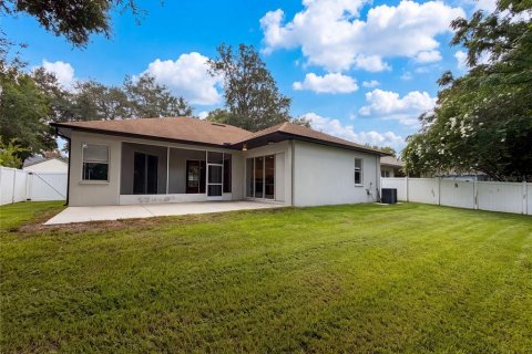 House in Brandon, Florida 3 bedrooms, 180.51 sq.m. № 2201732 - photo 12