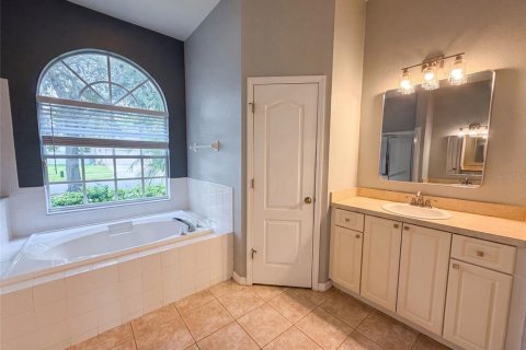 House in Brandon, Florida 3 bedrooms, 180.51 sq.m. № 2201732 - photo 6
