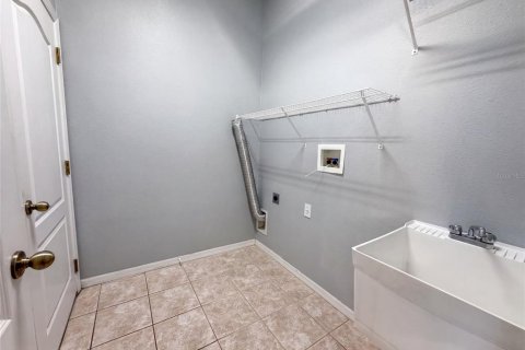 House in Brandon, Florida 3 bedrooms, 180.51 sq.m. № 2201732 - photo 7