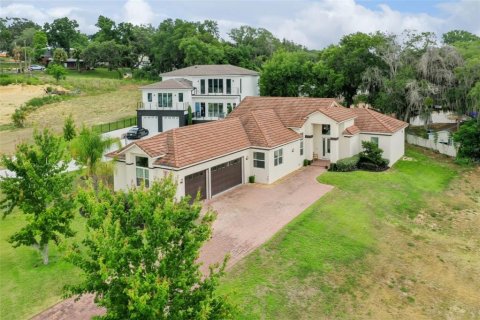 House in Clermont, Florida 3 bedrooms, 270.72 sq.m. № 2214741