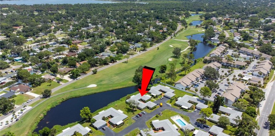 House in Saint Petersburg, Florida 2 bedrooms, 109.62 sq.m. № 1879780