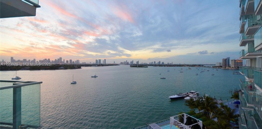Condominio en Miami Beach, Florida, 1 dormitorio  № 2088442