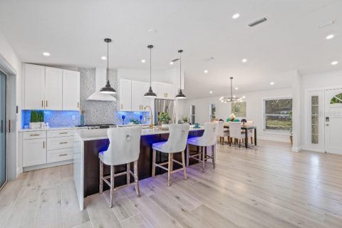 Casa en venta en Saint Petersburg, Florida, 4 dormitorios, 196.49 m2 № 1848615 - foto 8
