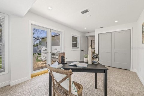Casa en venta en Saint Petersburg, Florida, 4 dormitorios, 196.49 m2 № 1848615 - foto 22