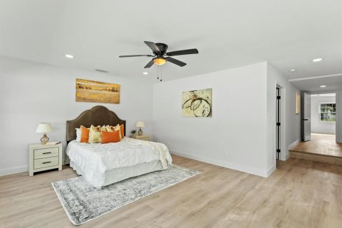 House in New Smyrna Beach, Florida 4 bedrooms, 214.42 sq.m. № 1908086 - photo 18