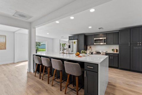 Casa en alquiler en New Smyrna Beach, Florida, 4 dormitorios, 214.42 m2 № 1908086 - foto 4