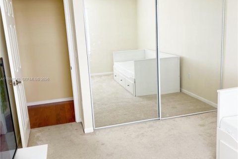 House in Pembroke Pines, Florida 4 bedrooms, 273.32 sq.m. № 2046647 - photo 14