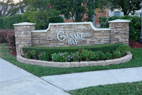 House in Pembroke Pines, Florida 4 bedrooms, 273.32 sq.m. № 2046647 - photo 20