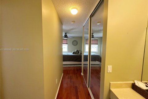 House in Pembroke Pines, Florida 4 bedrooms, 273.32 sq.m. № 2046647 - photo 21