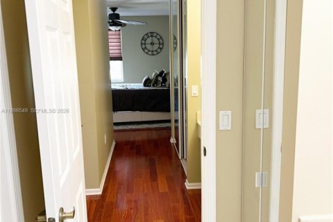 House in Pembroke Pines, Florida 4 bedrooms, 273.32 sq.m. № 2046647 - photo 5