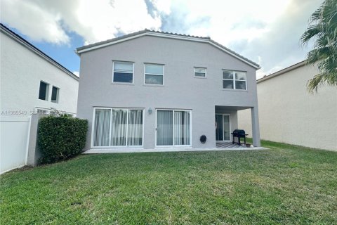 House in Pembroke Pines, Florida 4 bedrooms, 273.32 sq.m. № 2046647 - photo 16