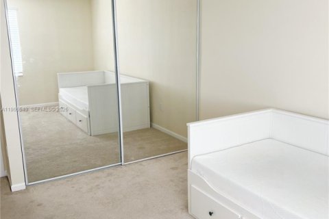 House in Pembroke Pines, Florida 4 bedrooms, 273.32 sq.m. № 2046647 - photo 11