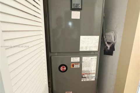 House in Pembroke Pines, Florida 4 bedrooms, 273.32 sq.m. № 2046647 - photo 15