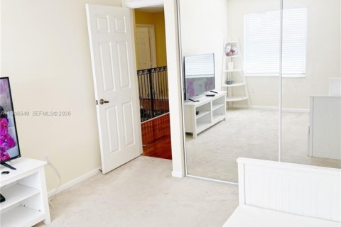 House in Pembroke Pines, Florida 4 bedrooms, 273.32 sq.m. № 2046647 - photo 12