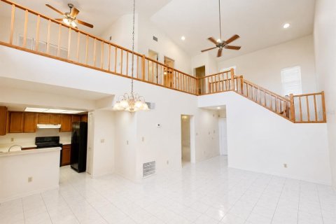 Townhouse in Casselberry, Florida 3 bedrooms, 117.06 sq.m. № 2317279 - photo 2