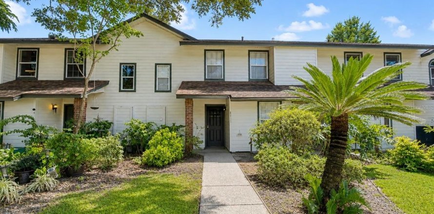 Townhouse in Casselberry, Florida 3 bedrooms, 117.06 sq.m. № 2317279