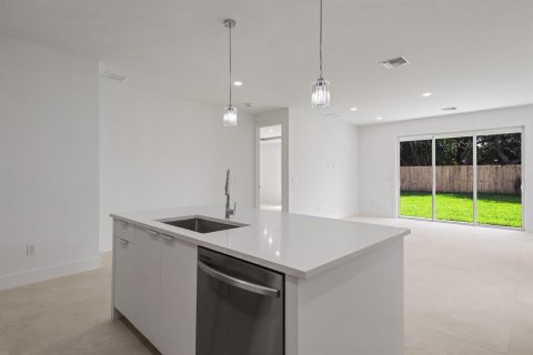Villa ou maison à vendre à West Palm Beach, Floride: 4 chambres, 176.61 m2 № 2428499 - photo 11