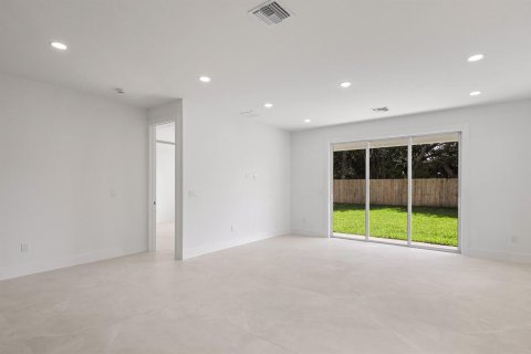 Villa ou maison à vendre à West Palm Beach, Floride: 4 chambres, 176.61 m2 № 2428499 - photo 10