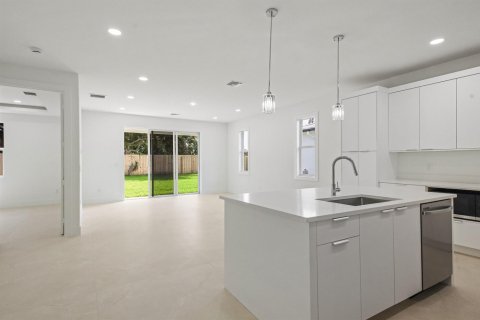 Villa ou maison à vendre à West Palm Beach, Floride: 4 chambres, 176.61 m2 № 2428499 - photo 3