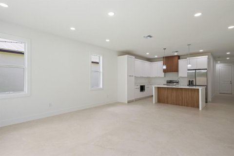 Villa ou maison à vendre à West Palm Beach, Floride: 4 chambres, 176.61 m2 № 2428499 - photo 6
