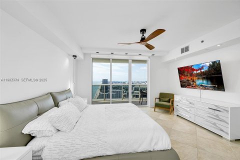 Condo in Hallandale Beach, Florida, 3 bedrooms  № 2053063 - photo 23