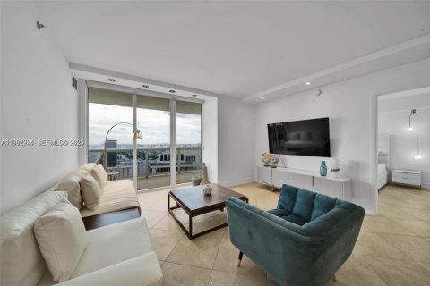 Condo in Hallandale Beach, Florida, 3 bedrooms  № 2053063 - photo 9