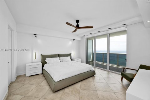 Condo in Hallandale Beach, Florida, 3 bedrooms  № 2053063 - photo 24