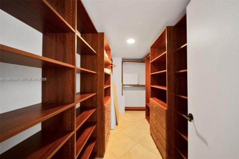 Condo in Hallandale Beach, Florida, 3 bedrooms  № 2053063 - photo 19