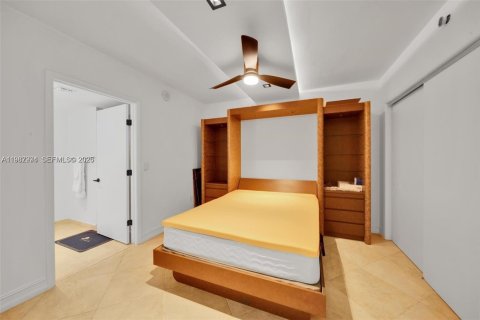 Condo in Hallandale Beach, Florida, 3 bedrooms  № 2053063 - photo 20