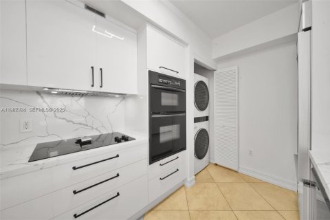 Condo in Hallandale Beach, Florida, 3 bedrooms  № 2053063 - photo 7