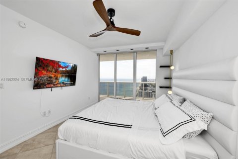 Condo in Hallandale Beach, Florida, 3 bedrooms  № 2053063 - photo 22