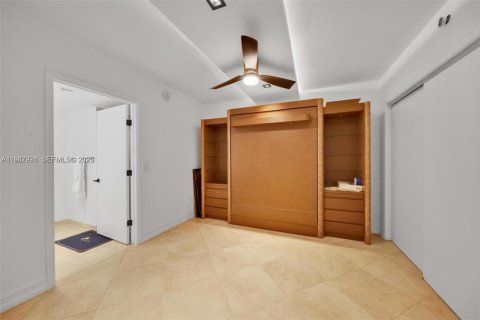 Condo in Hallandale Beach, Florida, 3 bedrooms  № 2053063 - photo 21