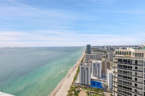 Condo in Hallandale Beach, Florida, 3 bedrooms  № 2053063