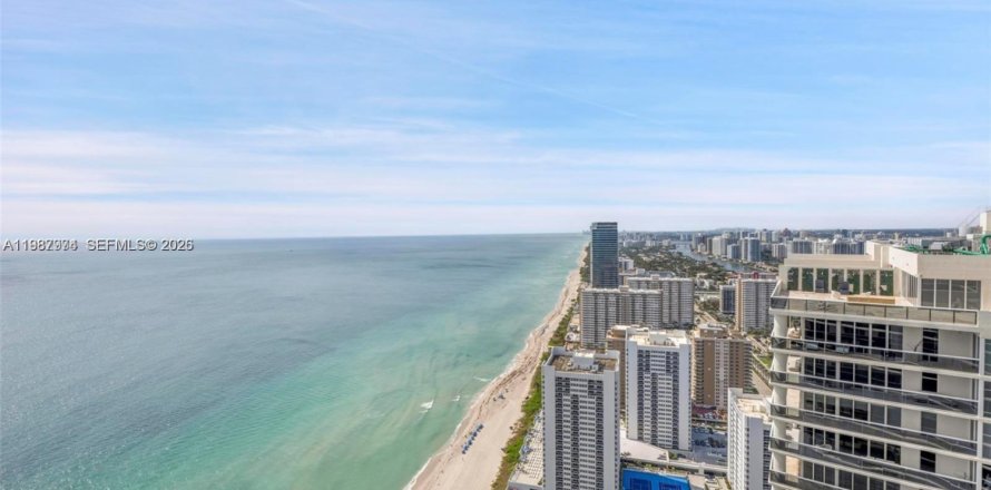 Condo in Hallandale Beach, Florida, 3 bedrooms  № 2053063