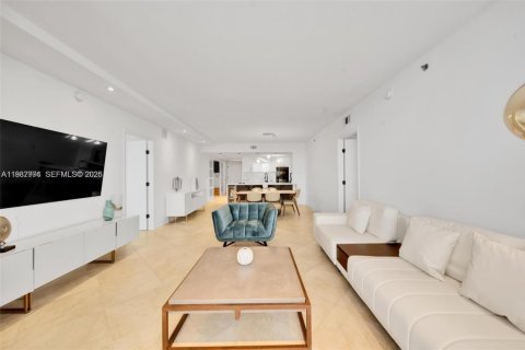 Condo in Hallandale Beach, Florida, 3 bedrooms  № 2053063 - photo 10