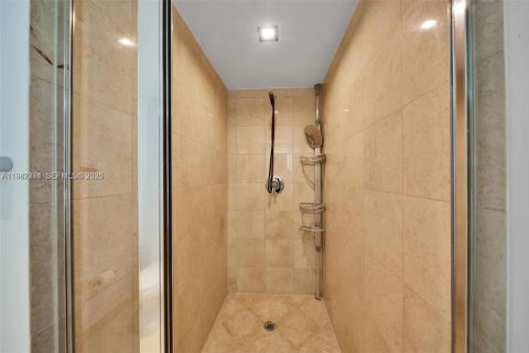 Condo in Hallandale Beach, Florida, 3 bedrooms  № 2053063 - photo 27