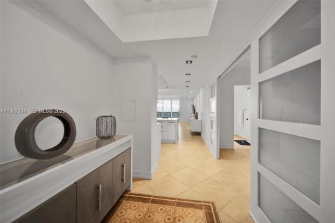 Condo in Hallandale Beach, Florida, 3 bedrooms  № 2053063 - photo 15