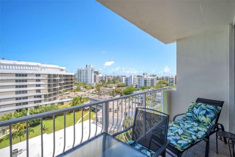 Condo in Bay Harbor Islands, Florida, 1 bedroom  № 1809875 - photo 23