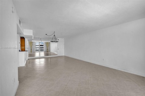Condo in Bay Harbor Islands, Florida, 1 bedroom  № 1809875 - photo 6