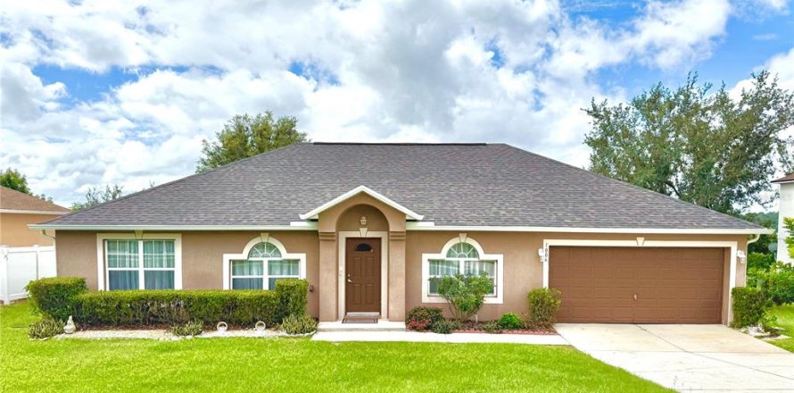 House in Minneola, Florida 4 bedrooms, 213.68 sq.m. № 1918914