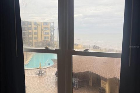 Condo in Daytona Beach Shores, Florida, 1 bedroom № 2231925 - photo 6