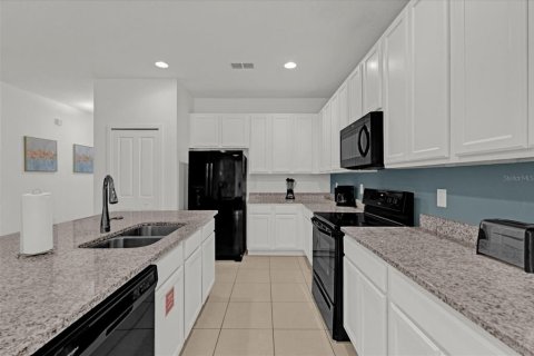 Casa en venta en Kissimmee, Florida, 6 dormitorios, 266.82 m2 № 1732735 - foto 11